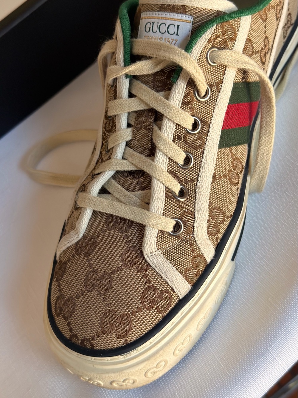 Gucci Tan GG Supreme Low-Top Sneaker with Green-Red - Picture 7 of 9